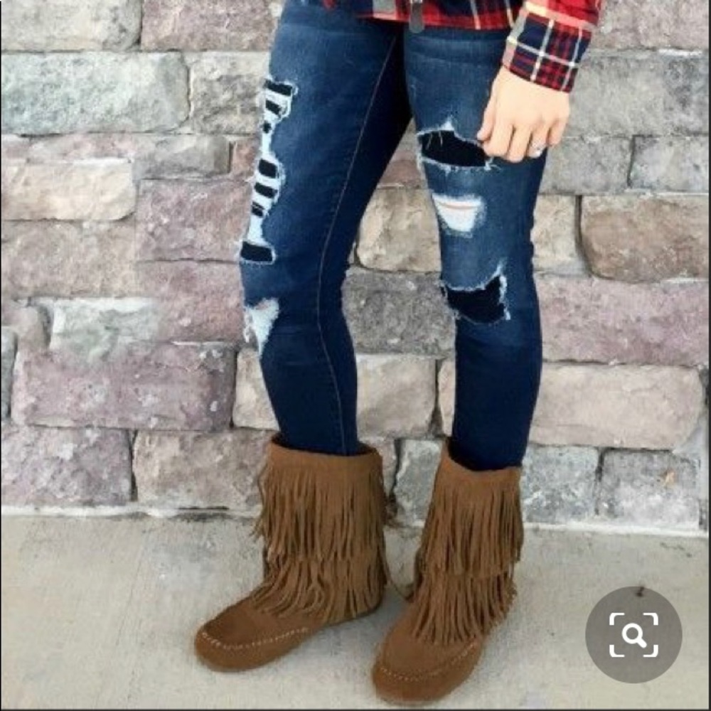Minnetonka fringe boots! 💕